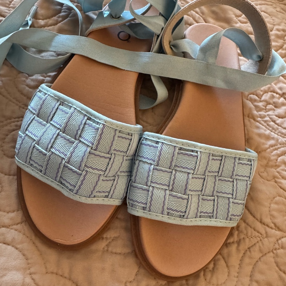 Elegant Woven Strap Sandals - Light Blue